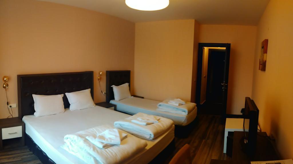 City Blagoevgrad Family Hotel Room photo